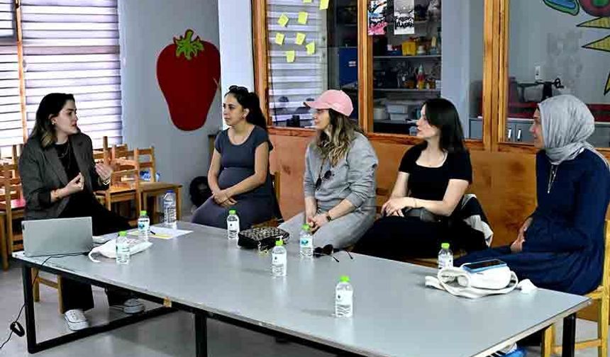 Anne adaylarına özel emzirme eğitimi başladı