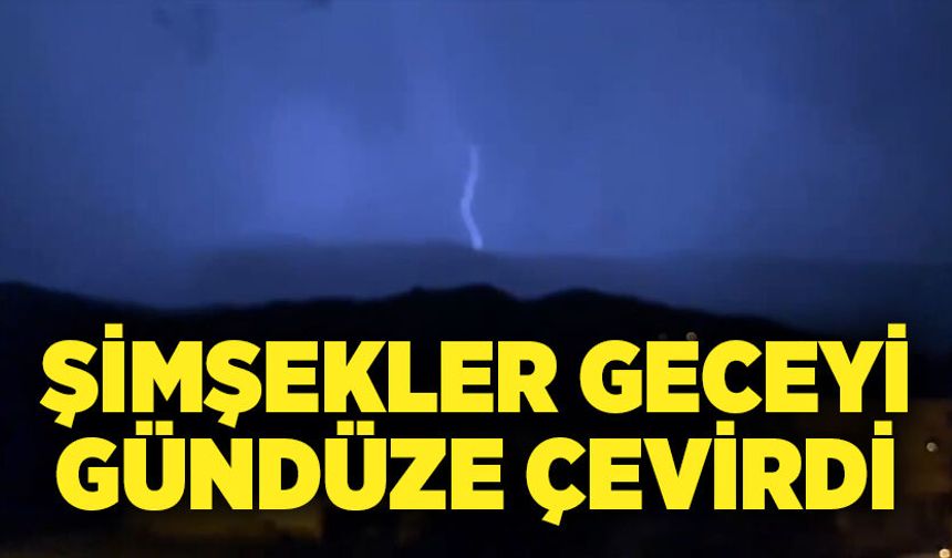 Peş peşe çakan şimşekler geceyi aydınlattı