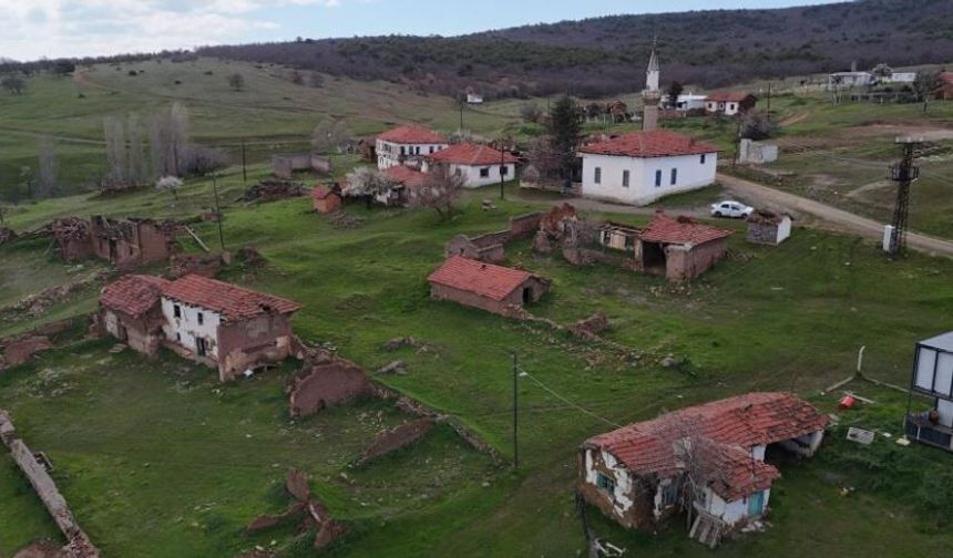 Ecdada ait 143 yıllık cami restorasyon bekliyor