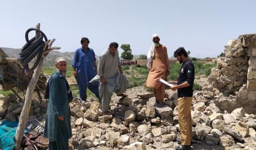Pakistan’da hissedilen 5,9 büyüklüğündeki deprem paniğe neden oldu