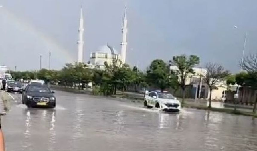 Sağanak Vurdu! Yollar Göle Döndü, Tarlalar Zarar Gördü