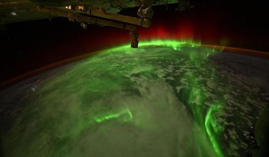 NASA astronotunun uzaydan görüntülediği kutup ışıkları mest etti