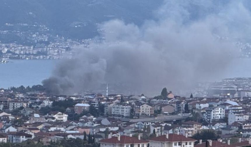Gecekonduda çıkan yangın mahalleliyi sokağa döktü