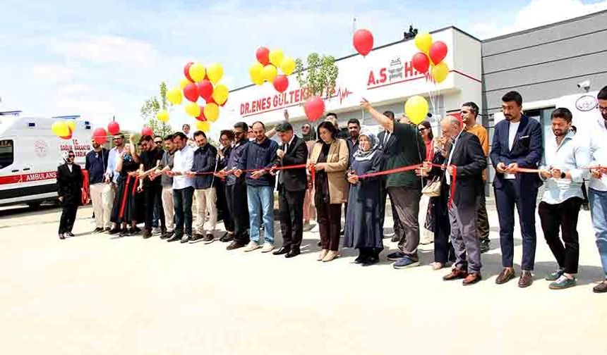 Yangında kaybettiği 8 yakını anısına 112 istasyonu ve 8 kurnalı şadırvan yaptırdı