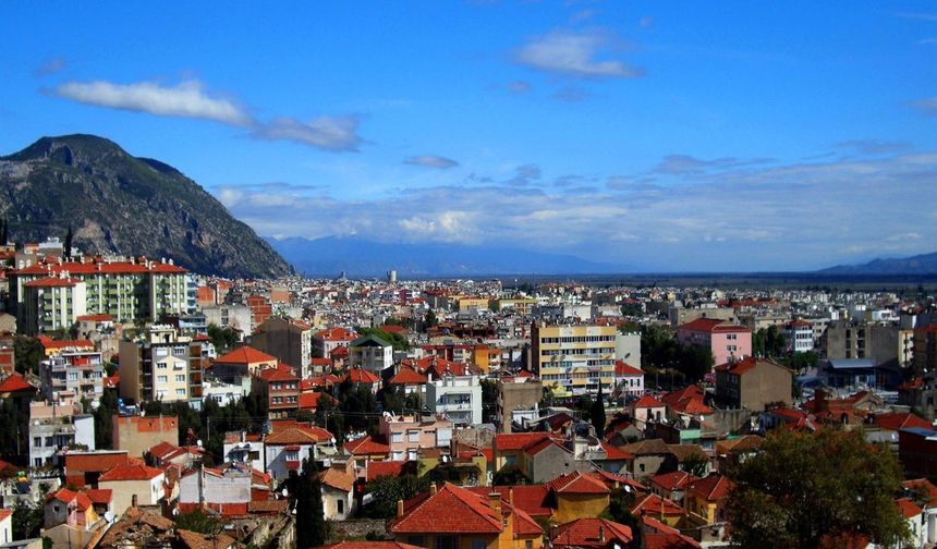 Sultanhisar İlçesinde Teknolojik Seralarda Jeotermal Enerjiyle Yılın Her Dönemi Üretim