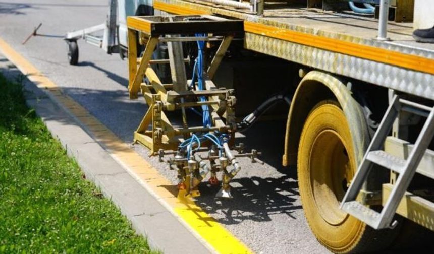 Bolu'da trafik güvenliği için yol çizgileri yenileniyor