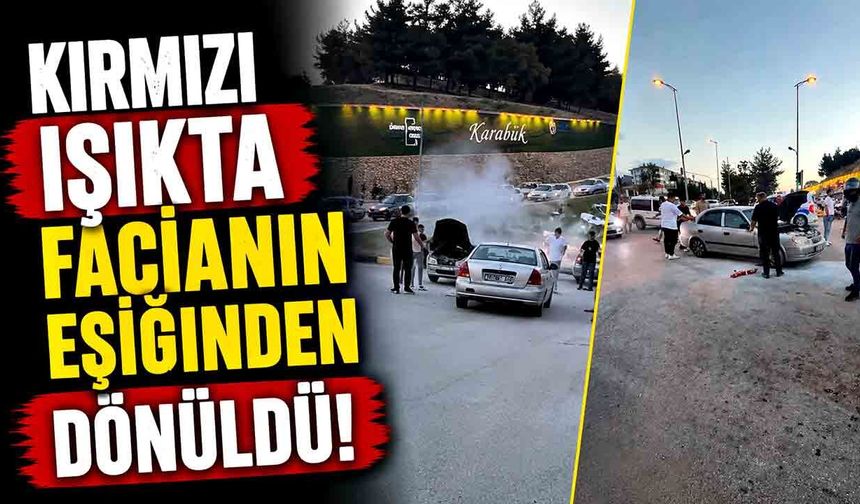 Trafik ışıklarında bekleyen otomobilden dumanlar yükseldi