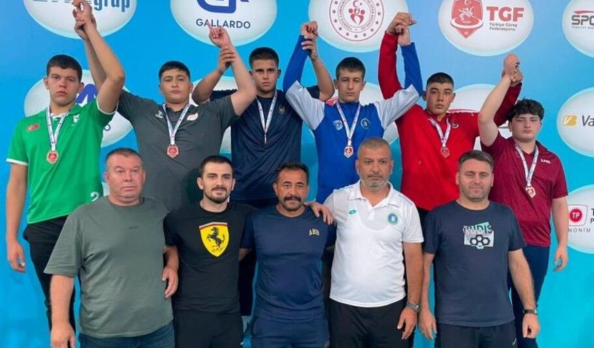Minik güreşçilerden Türkiye derecesi