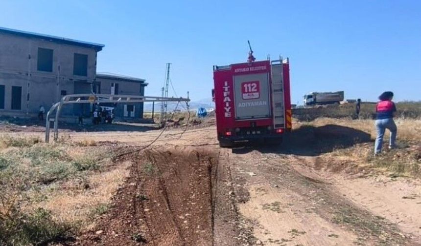 Hafriyat kamyonu elektrik tellerini kopardı
