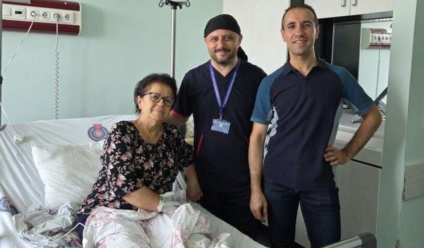 Öğrencisi profesör oldu, 29 yıl sonra öğretmenini ameliyat ederek sağlığına kavuşturdu