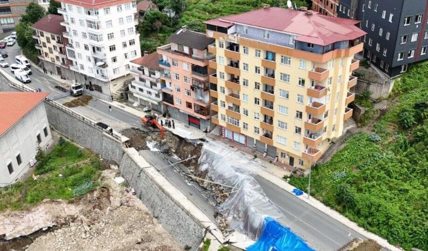 Çöken yolla ilgili tahliye edilen bina sakinleri "Biz uyarmıştık" dedi