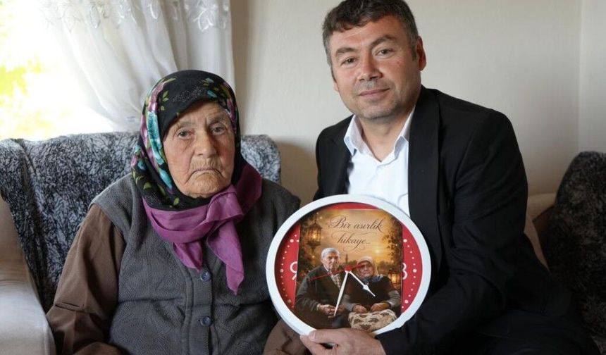 100 yaşına giren Atiye nineye, davullu zurnalı doğumgünü kutlaması