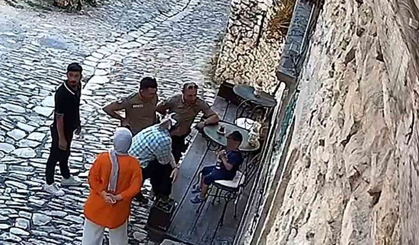Kayıp Aras'a anne şefkati: Polis gelene kadar başından ayrılmadı