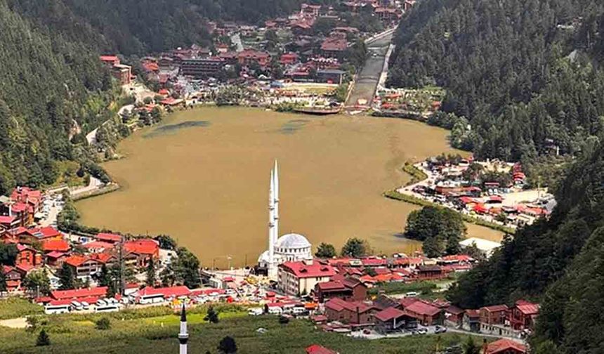 Trabzon’da Uzungöl’ün rengi değişti: Turkuazdan kahverengiye