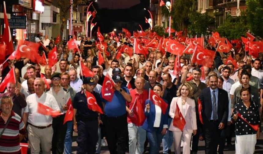 Demirci'de Kurtuluş Festivali görkemli kortej yürüyüşüyle başladı