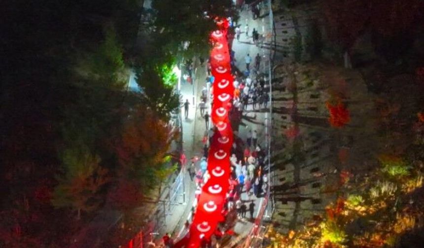 Malazgirt’te fener alayı ve bayrak yürüyüşü düzenlendi