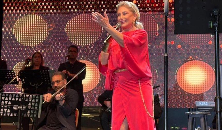 Muazzez Ersoy, Kayseri'de sahne aldı