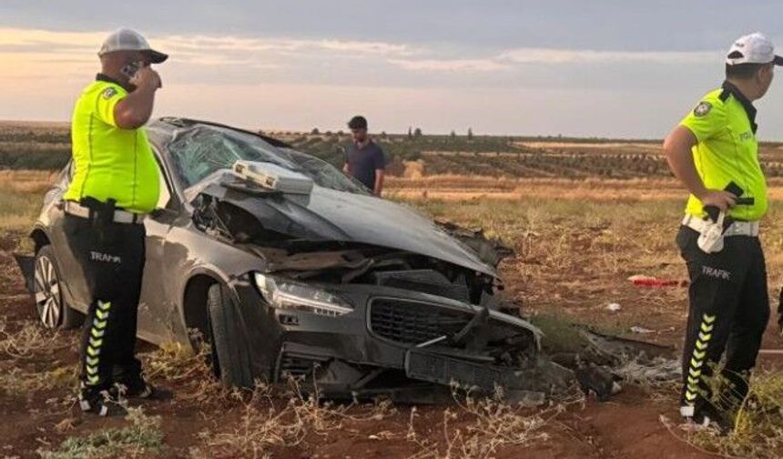 Şanlıurfa'da devrilen otomobil hurdaya döndü: 9 yaralı