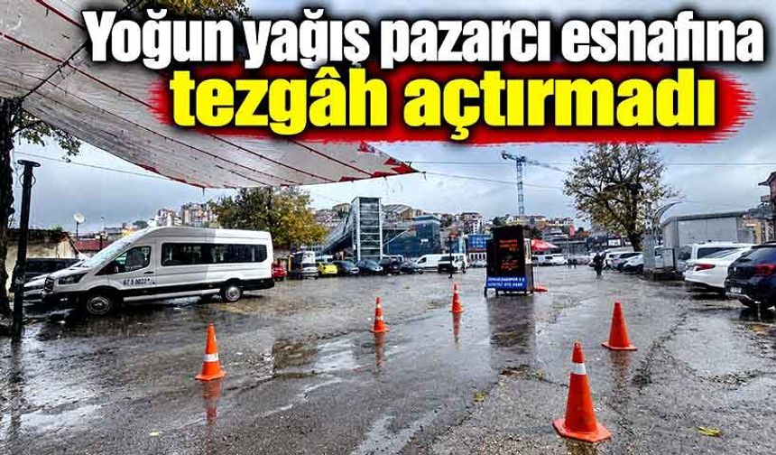 Zonguldak’ta giysi pazarına yağmur engeli