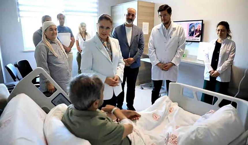 Vali Arslan Kıbrıs Gazisini hastanede ziyaret etti