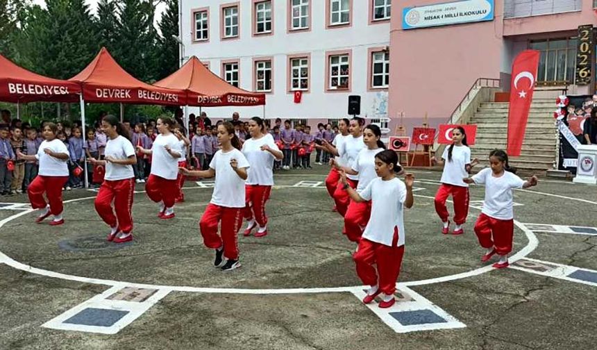 Devrek’te İlköğretim haftası kutlama programı