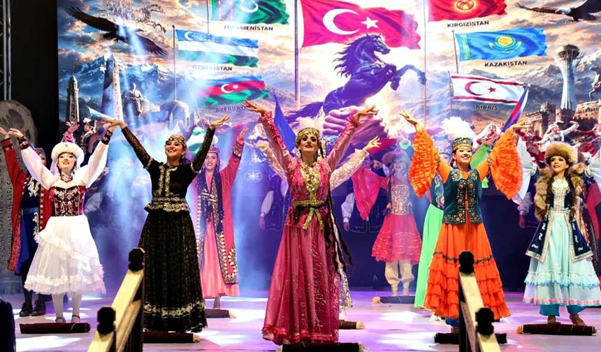 Hazar Şiir Akşamları görkemli gösterilerle başladı