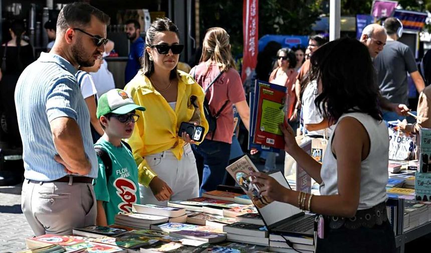 İZKİTAP-8. İzmir Kitap Fuarı kapılarını açtı