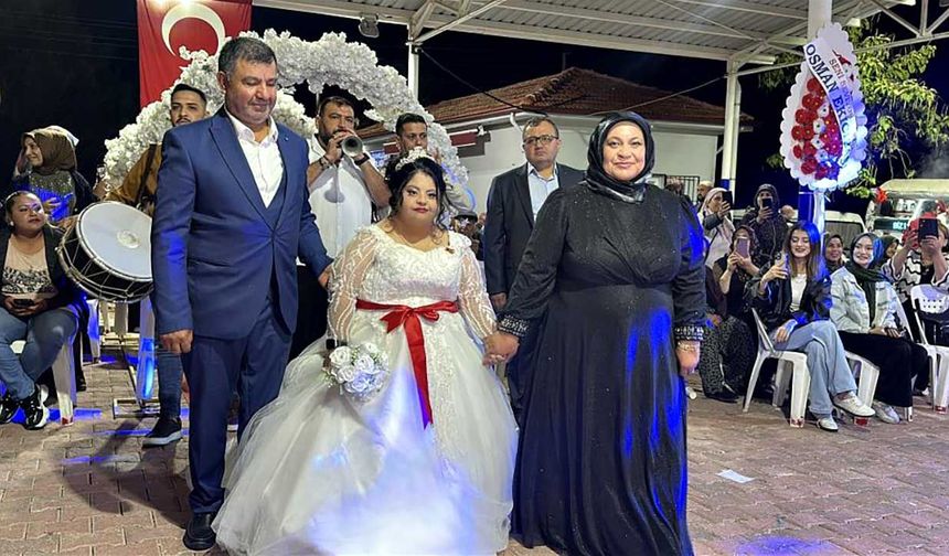 Down sendromlu genç kızın temsili düğününde duygu dolu anlar yaşandı