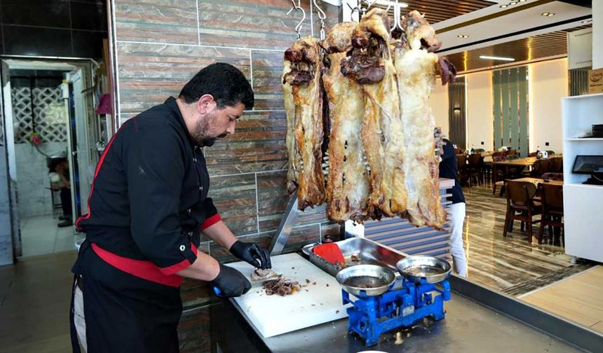 Muş'un yöresel lezzeti büryan, tandırda sofralara uzanıyor