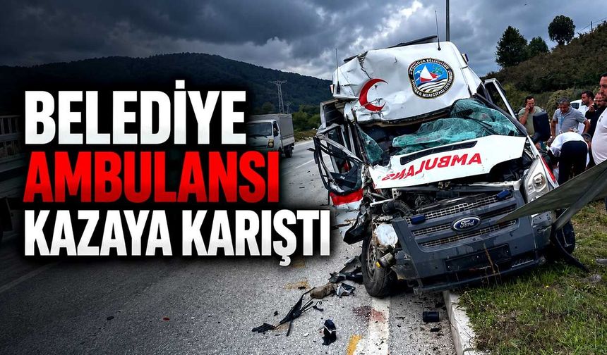 Belediye ambulansı kazaya karıştı: 1 yaralı