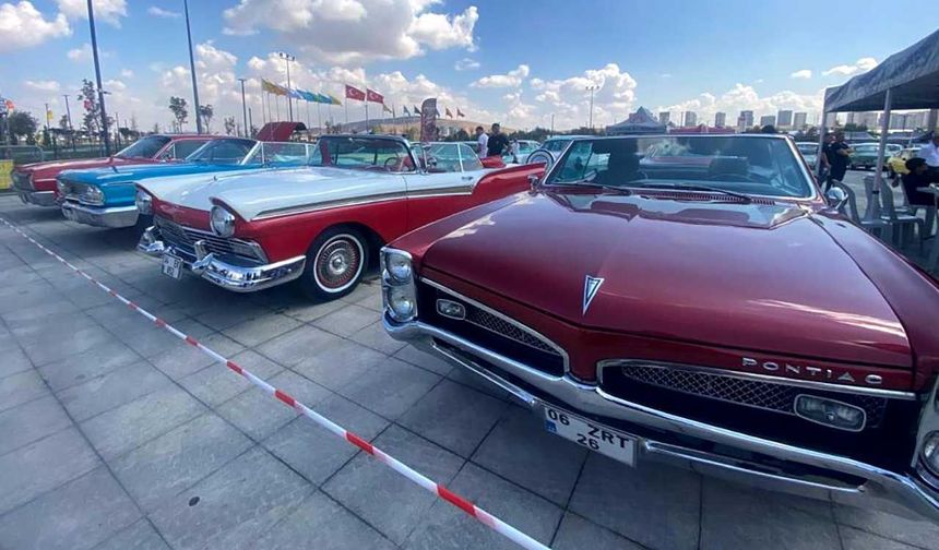 Klasik otomobiller Sincan’da nostalji rüzgarı estirdi