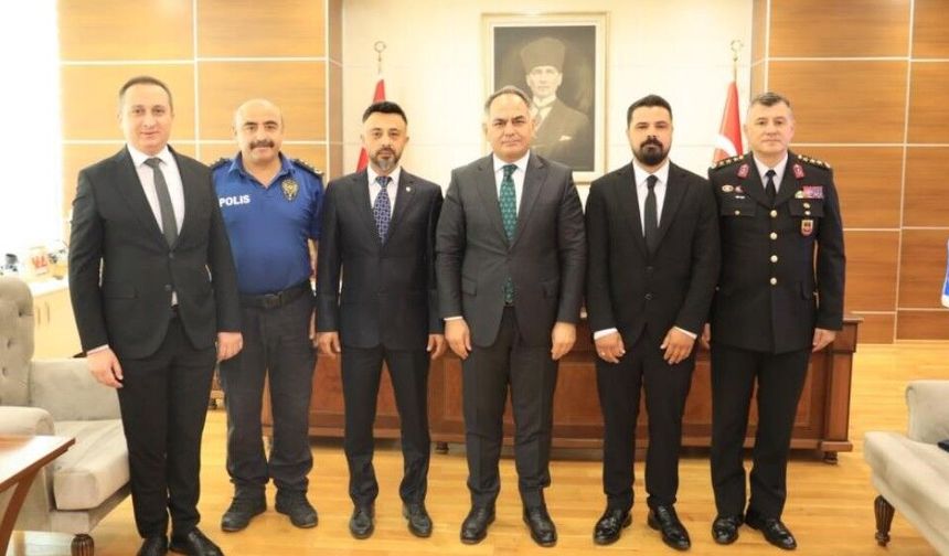 Vali'den heimlich manevrasıyla çocuğu kurtaran polislere başarı belgesi