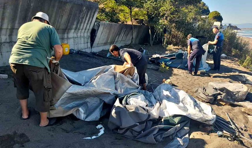 Kdz.Ereğli'de plajda çadır ve baraka işgalleri kaldırıldı