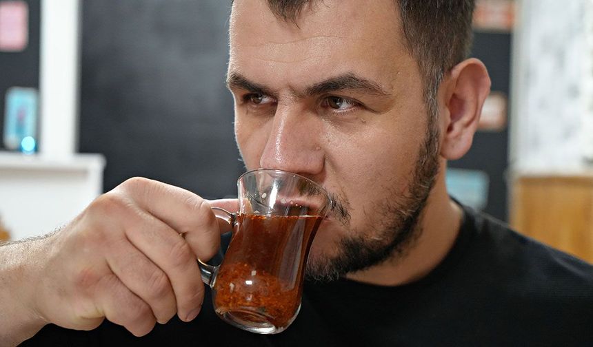 Çayına bile pul biber katıyor! 10 yıldır acısız günü yok