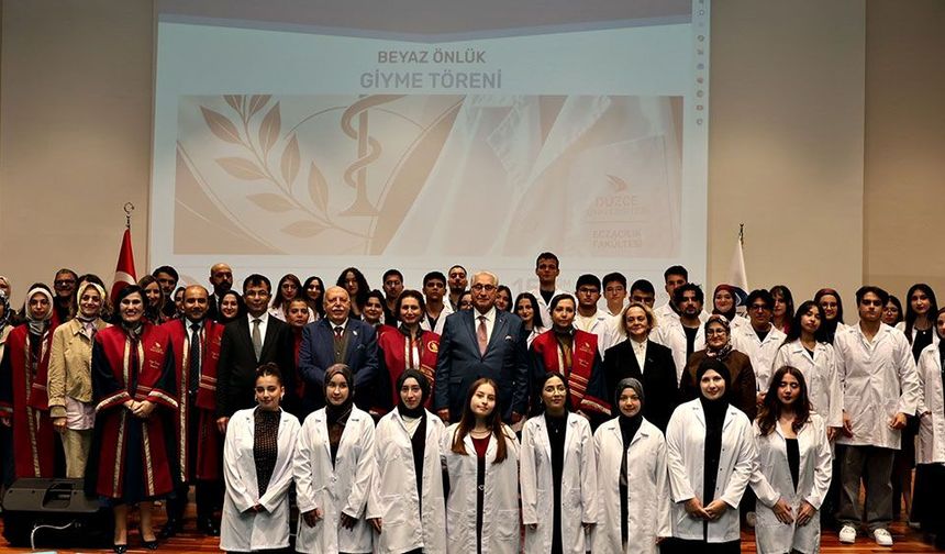 Geleceğin eczacıları beyaz önlüklerini giydi!