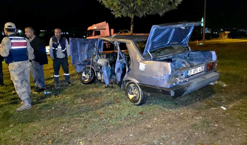 Tofaş'ın hurdaya döndüğü kazada 4 kişi yaralandı