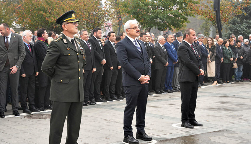 Bolu'da sirenler Atatürk'ün ardındaki 85 yılı anarken çaldı!