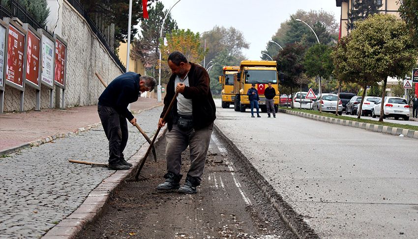 Sadri Artunç Caddesi yeni asfaltına kavuşuyor