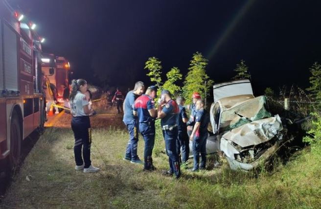 Sakarya Taklalar Atarak Parçalandı