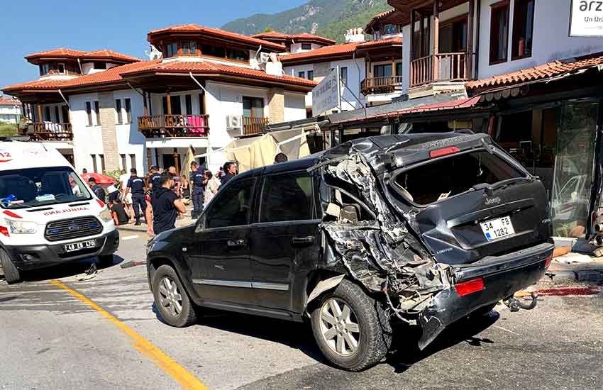 Tur Otobüsü Kaza Yaptı (8)