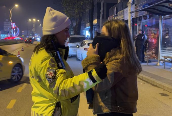 Polisi Görünce Kadını Bırakıp Kaçtı