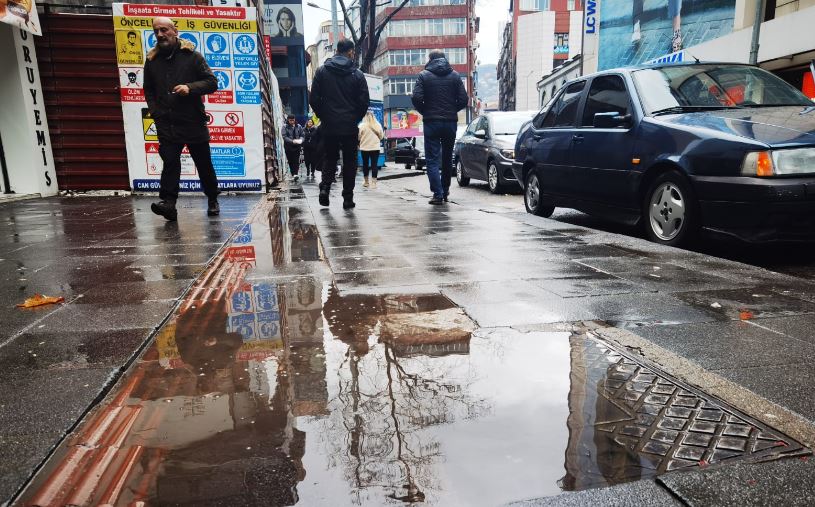 Zonguldak Kaldırım Çukur Su 2