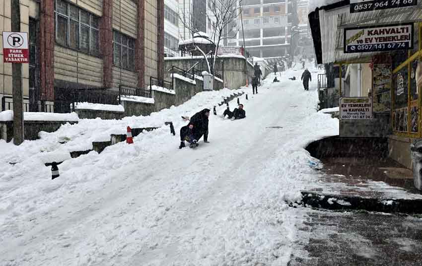Gazi Okulu Buz Pistine Döndü 2