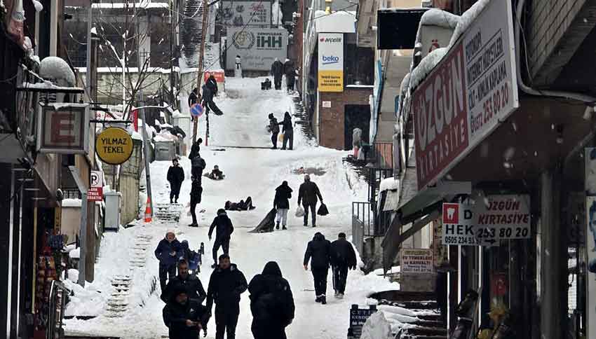 Gazi Okulu Buz Pistine Döndü 5