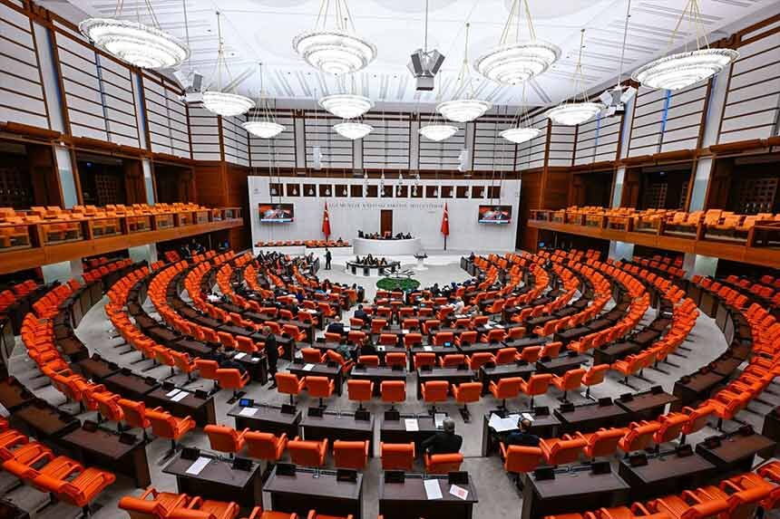 Emekli maaşlarında artış öngören teklif TBMM’de kabul edildi ve yasalaştı