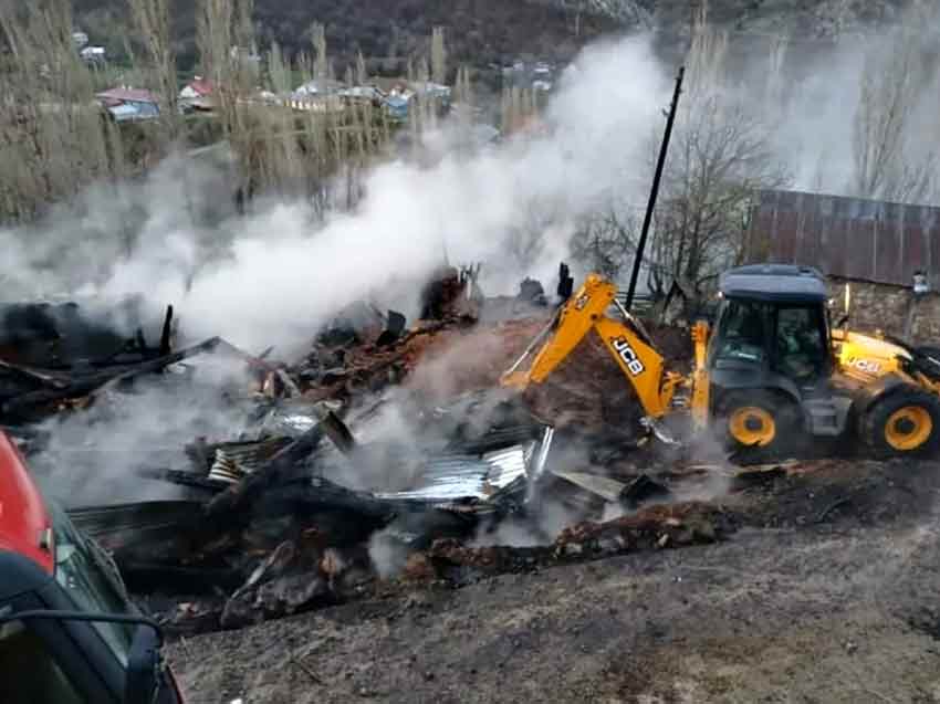 E V I N D E C I K A N Y A N G I N D A Y A S A M I N I Y I T I R D I 684016 202558