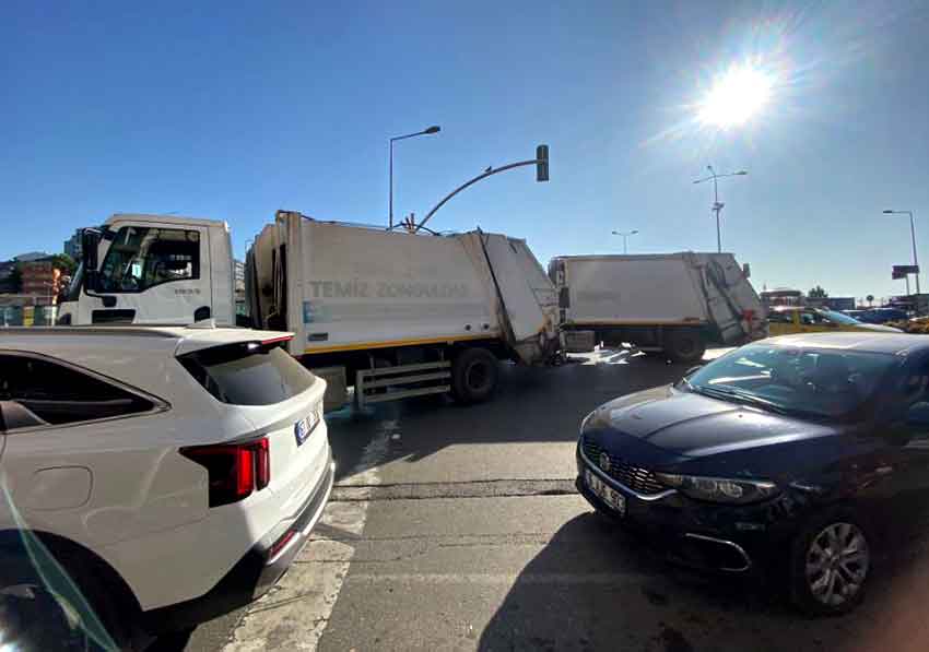 Çöp Kamyonu Trafiği Kitledi 2
