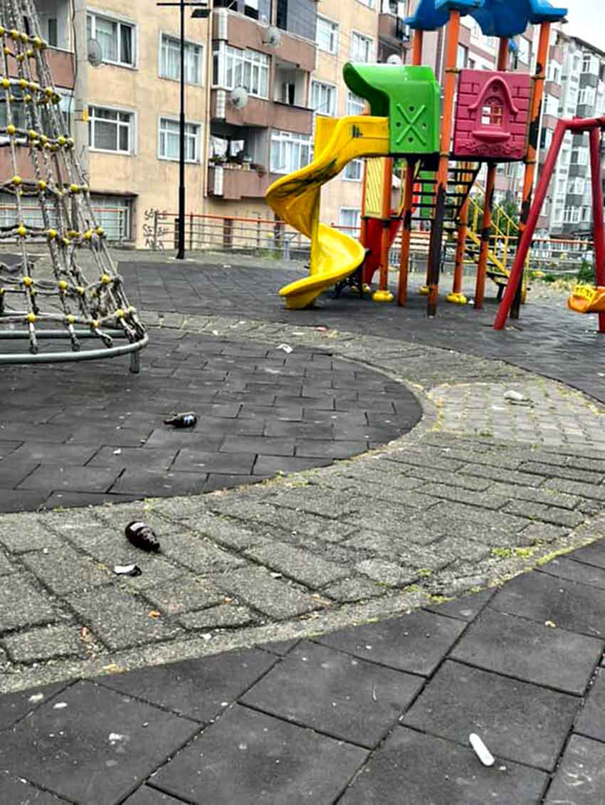 Parkta Alkol Şişelerine Tepki