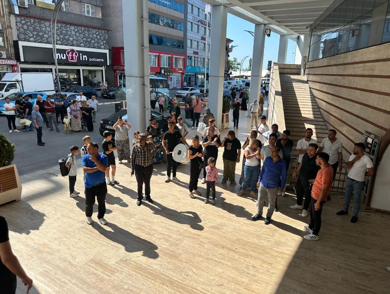 Romanlar Belediyede 2