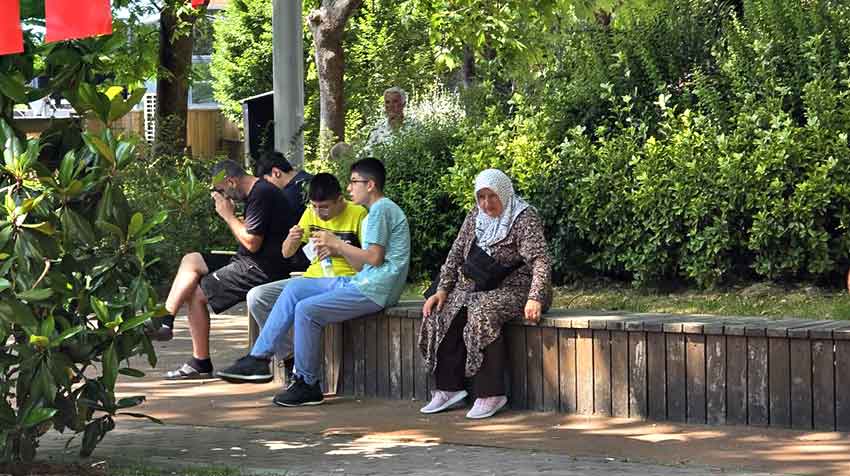 Sıcaktan Bunalan Vatandaşlar 2